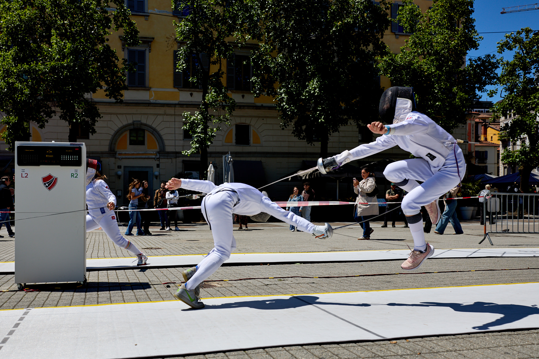 Fencing_8070_fly
